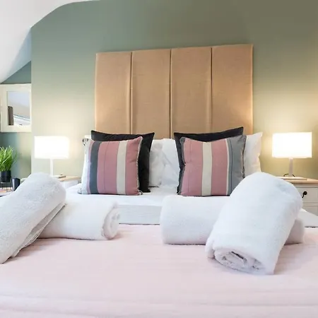 Huge 12 Bedroom Sleep 24 Luxury With 2 Hot Tubs Hébergement de vacances