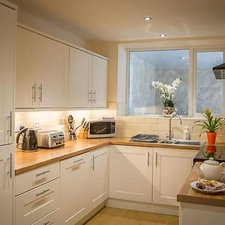 Huge 12 Bedroom Sleep 24 Luxury With 2 Hot Tubs Hébergement de vacances Scarborough