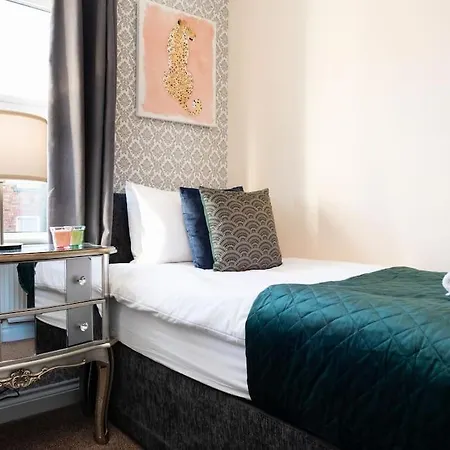 Huge 12 Bedroom Sleep 24 Luxury With 2 Hot Tubs Hébergement de vacances