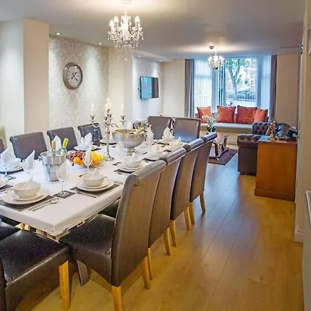 Huge 12 Bedroom Sleep 24 Luxury With 2 Hot Tubs Hébergement de vacances *