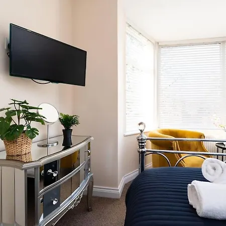 Hébergement de vacances Huge 12 Bedroom Sleep 24 Luxury With 2 Hot Tubs