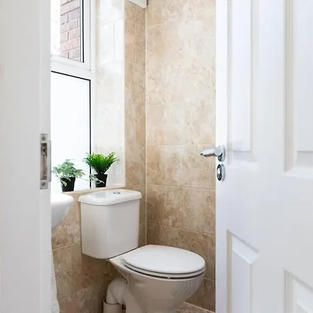 Huge 12 Bedroom Sleep 24 Luxury With 2 Hot Tubs * Scarborough