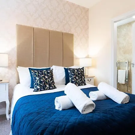 Huge 12 Bedroom Sleep 24 Luxury With 2 Hot Tubs * Scarborough