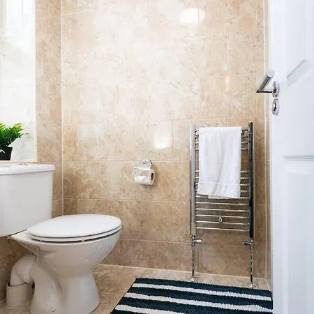 Huge 12 Bedroom Sleep 24 Luxury With 2 Hot Tubs Semesterbostad Scarborough