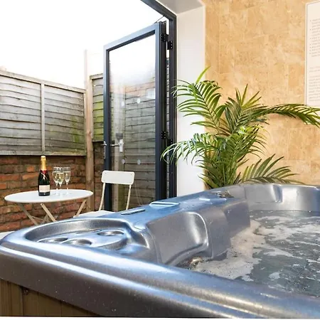 Huge 12 Bedroom Sleep 24 Luxury With 2 Hot Tubs Holiday home Scarborough