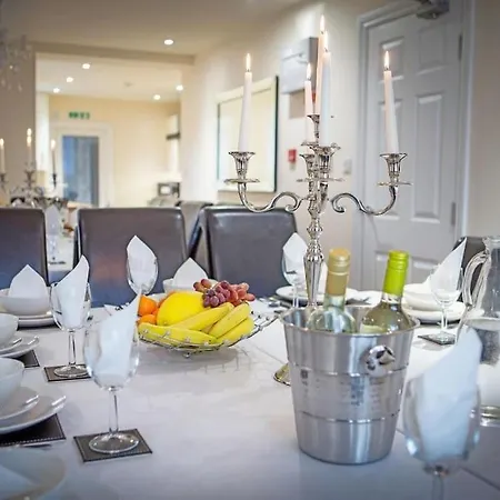 Huge 12 Bedroom Sleep 24 Luxury With 2 Hot Tubs Semesterbostad Scarborough