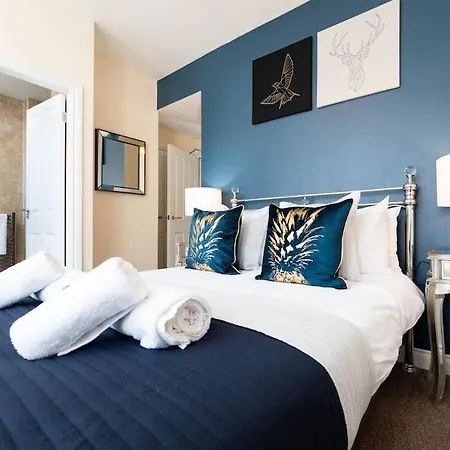 Huge 12 Bedroom Sleep 24 Luxury With 2 Hot Tubs Semesterbostad Scarborough