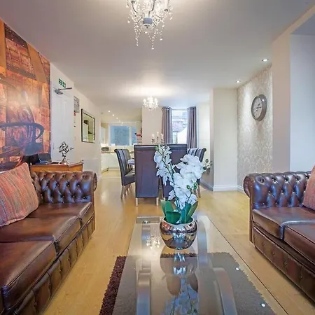 Holiday home Huge 12 Bedroom Sleep 24 Luxury With 2 Hot Tubs Scarborough