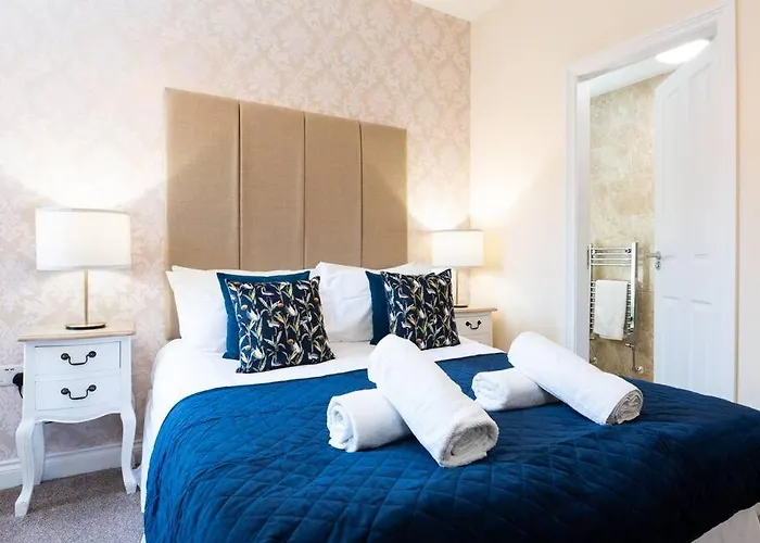 Huge 12 Bedroom Sleep 24 Luxury With 2 Hot Tubs * Scarborough