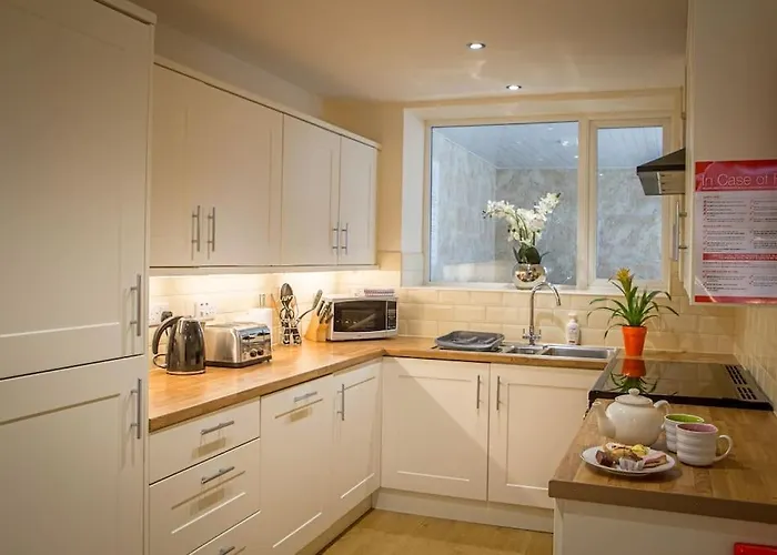 Huge 12 Bedroom Sleep 24 Luxury With 2 Hot Tubs Nyaraló Scarborough