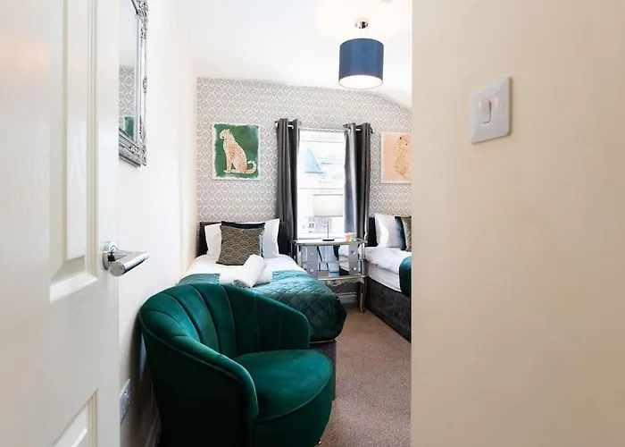 Huge 12 Bedroom Sleep 24 Luxury With 2 Hot Tubs * Scarborough