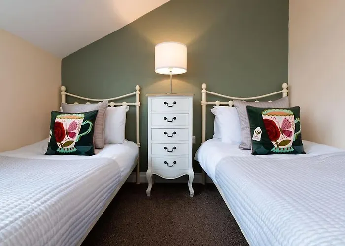 Huge 12 Bedroom Sleep 24 Luxury With 2 Hot Tubs Nyaraló