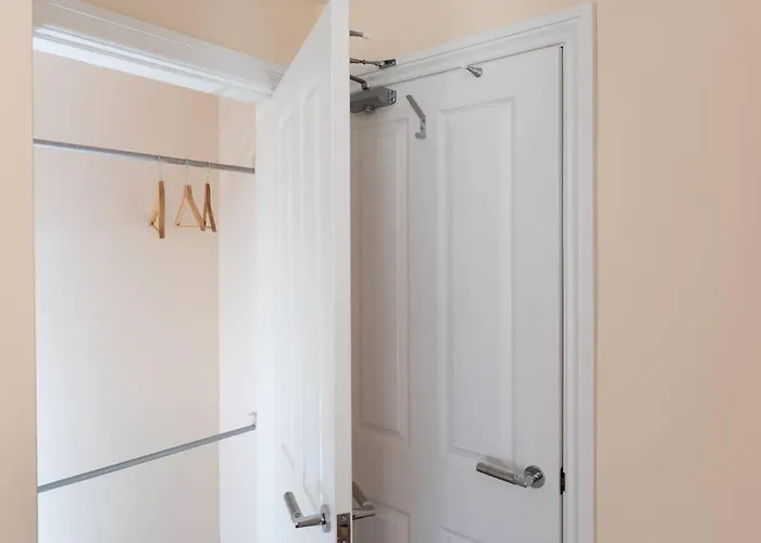 Huge 12 Bedroom Sleep 24 Luxury With 2 Hot Tubs Nyaraló *