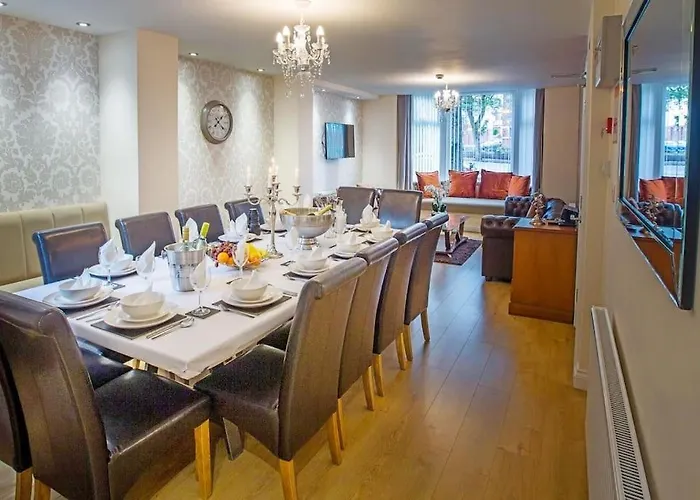 Huge 12 Bedroom Sleep 24 Luxury With 2 Hot Tubs Nyaraló *