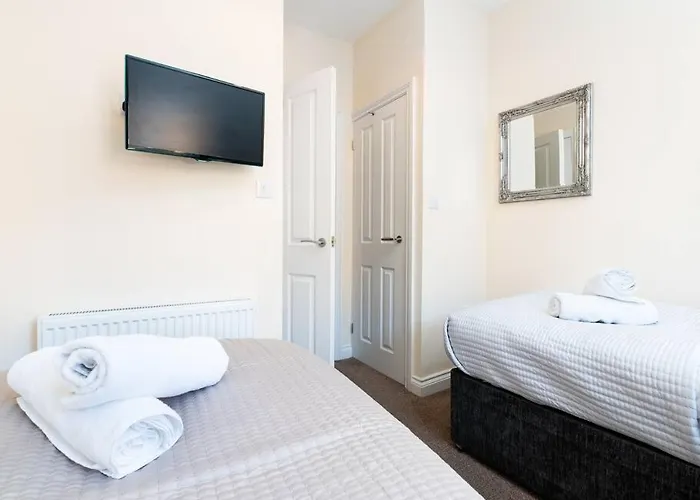 Huge 12 Bedroom Sleep 24 Luxury With 2 Hot Tubs Nyaraló *