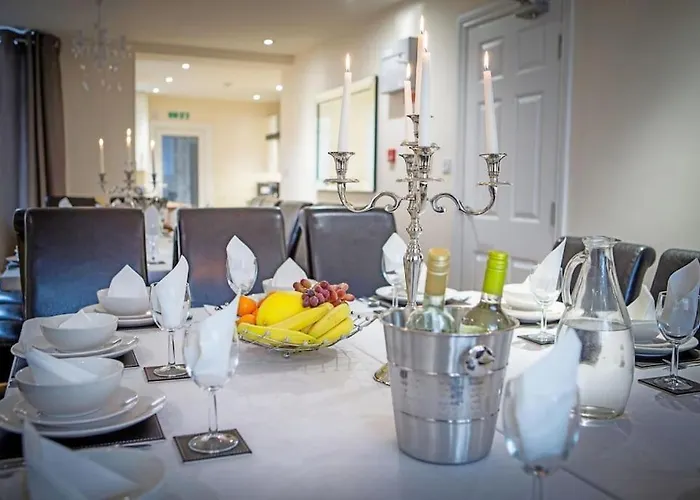 Huge 12 Bedroom Sleep 24 Luxury With 2 Hot Tubs Nyaraló Scarborough