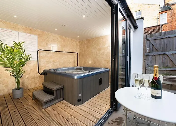 Nyaraló Huge 12 Bedroom Sleep 24 Luxury With 2 Hot Tubs