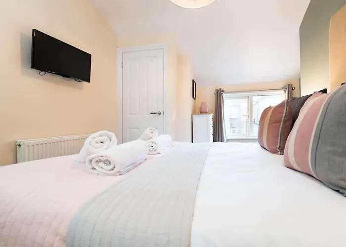 Huge 12 Bedroom Sleep 24 Luxury With 2 Hot Tubs Nyaraló *