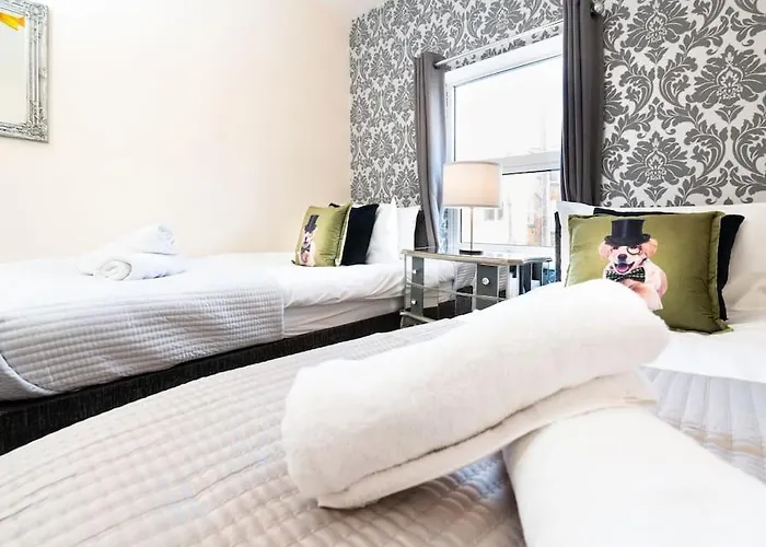 Huge 12 Bedroom Sleep 24 Luxury With 2 Hot Tubs *