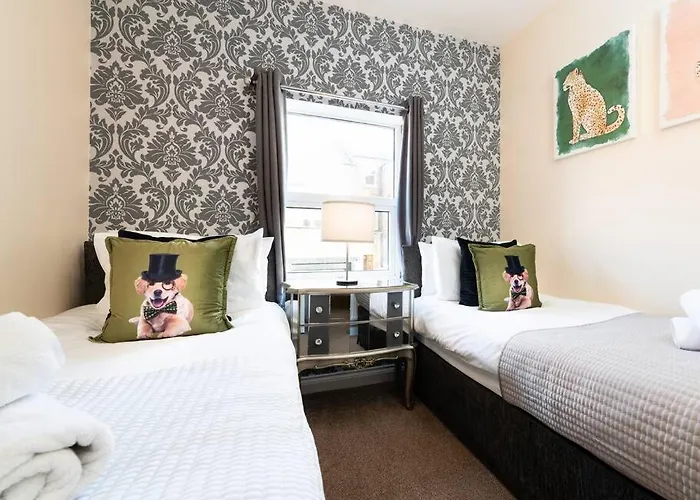 Huge 12 Bedroom Sleep 24 Luxury With 2 Hot Tubs Nyaraló Scarborough