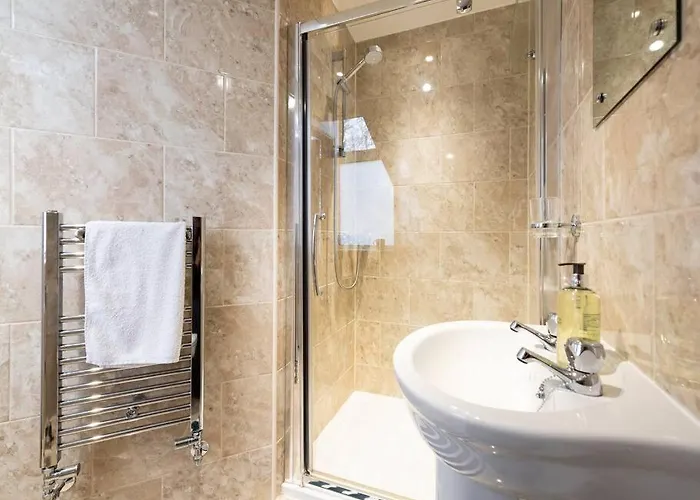 Huge 12 Bedroom Sleep 24 Luxury With 2 Hot Tubs Nyaraló Scarborough