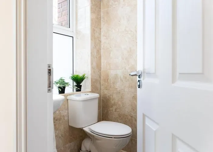 Huge 12 Bedroom Sleep 24 Luxury With 2 Hot Tubs * Scarborough