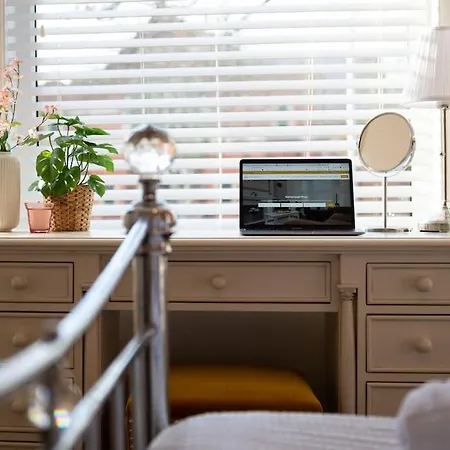 Huge 12 Bedroom Sleep 24 Luxury With 2 Hot Tubs スカーバラ