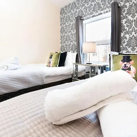 Huge 12 Bedroom Sleep 24 Luxury With 2 Hot Tubs *